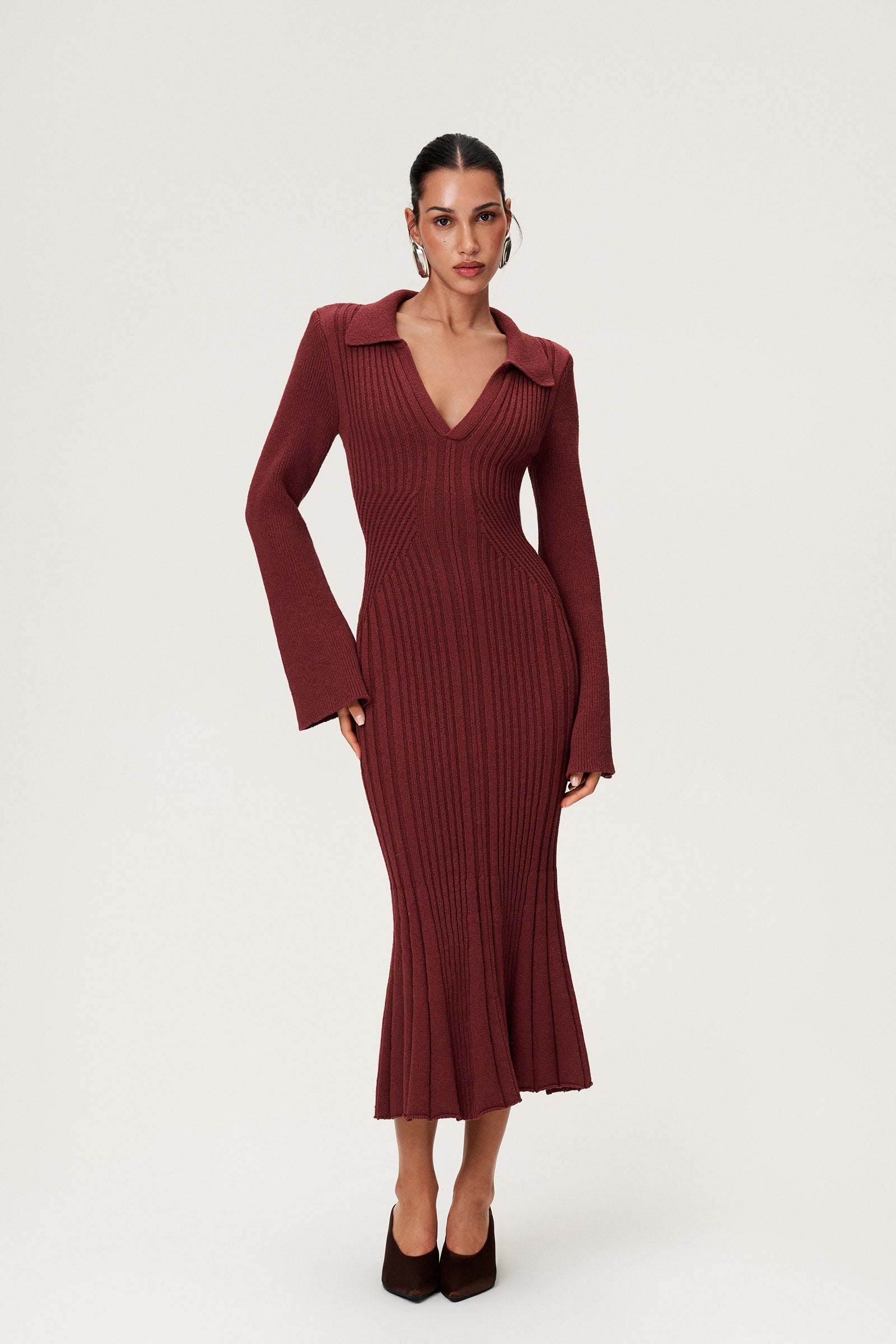 burgundy midi dress with sleeves Ciela Bow Puff Sleeve Fit Model is 58 and wears UK size 8 / US size 4 Product Information Designed exclusively by Club L London Double layered / some stretch Premium scuba crepe in Burgundy (95% Polyester Evalina Wine Puff Sleeves Midi