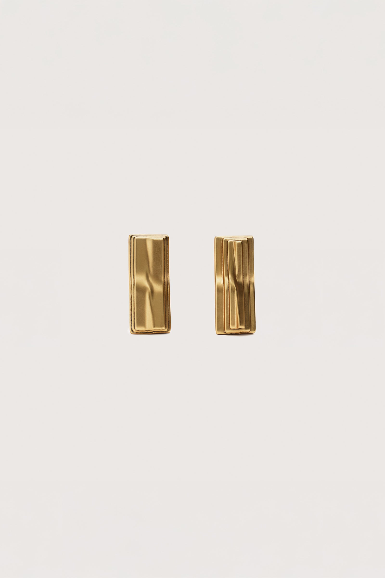 Adoore sophisticated gold earring, timeless statement.  image