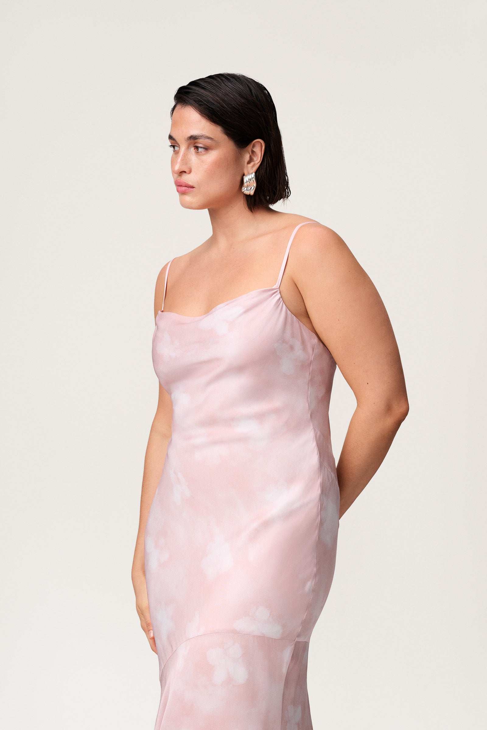 Venlo dress in light pink - Shop now adoore.com Venlo dress in light pink - Shop now adoore.com