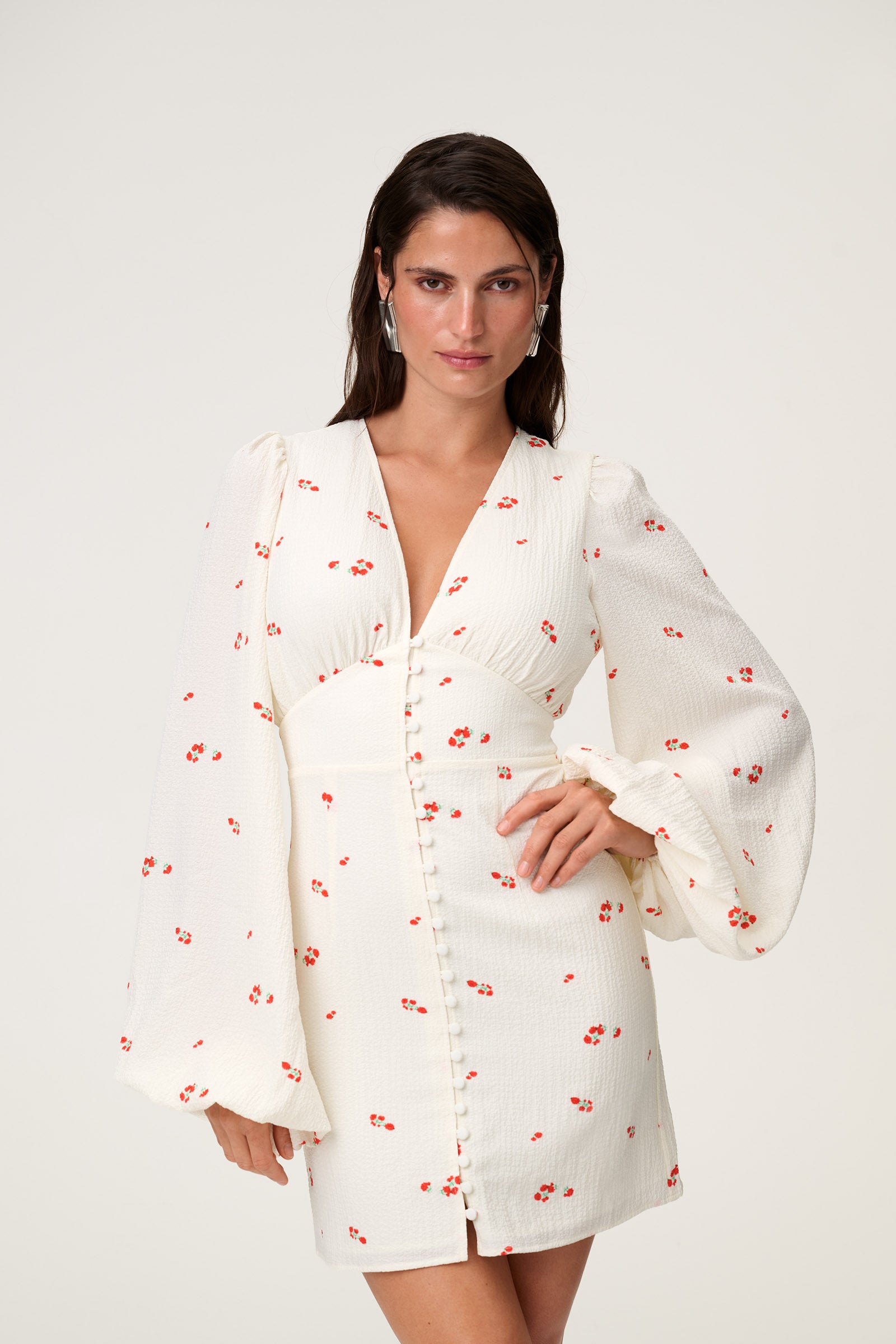 White mini dress with a floral pattern Shop dress adoore.com White mini dress with a floral pattern Shop dress adoore.com