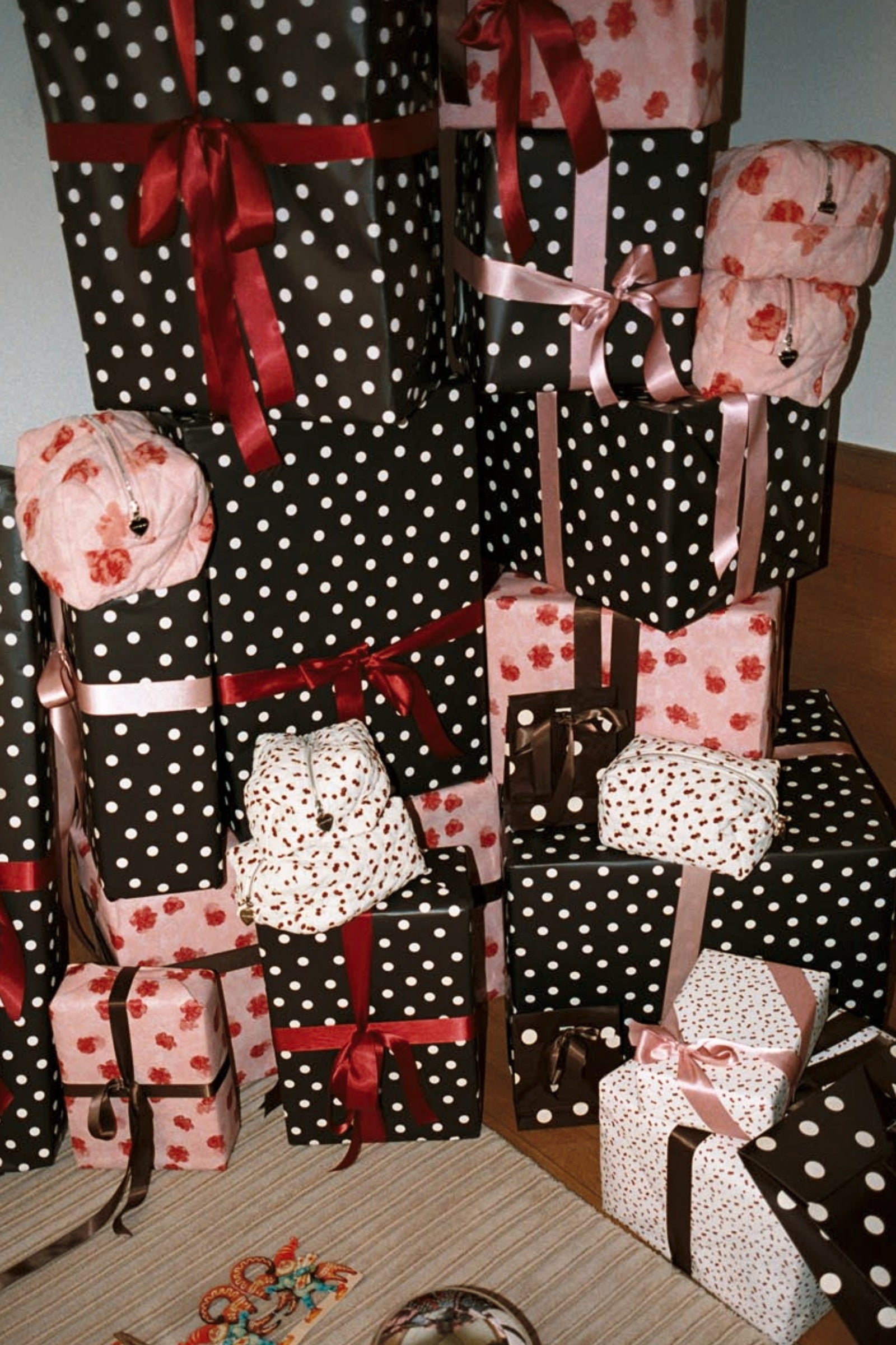 Aurora Large Beauty Bag image