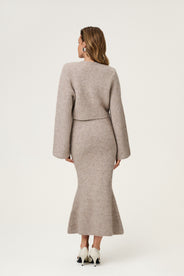 Cropped knitted Cessole cardigan in greige with button closure. thumbnail image