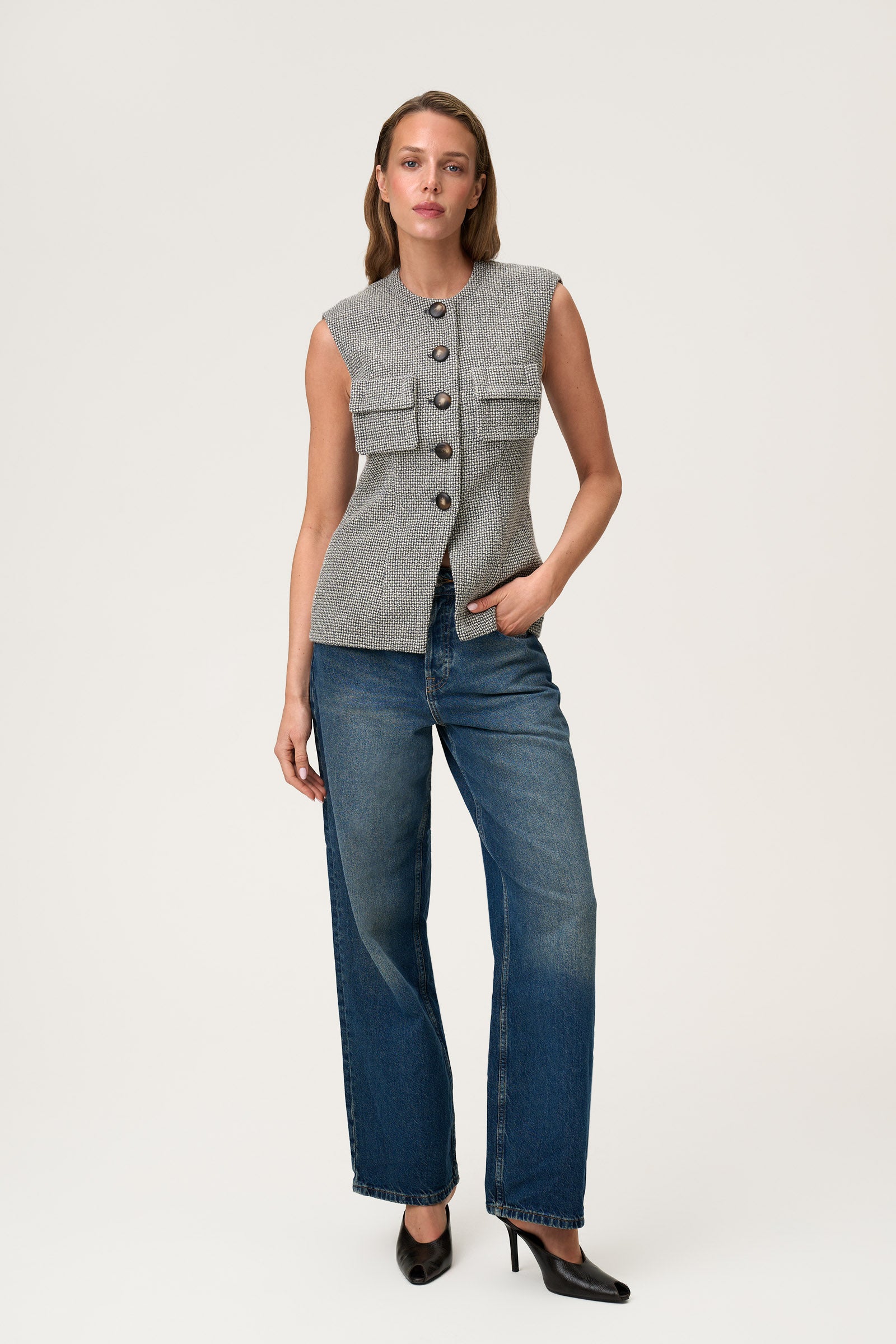 Vasto Vest image