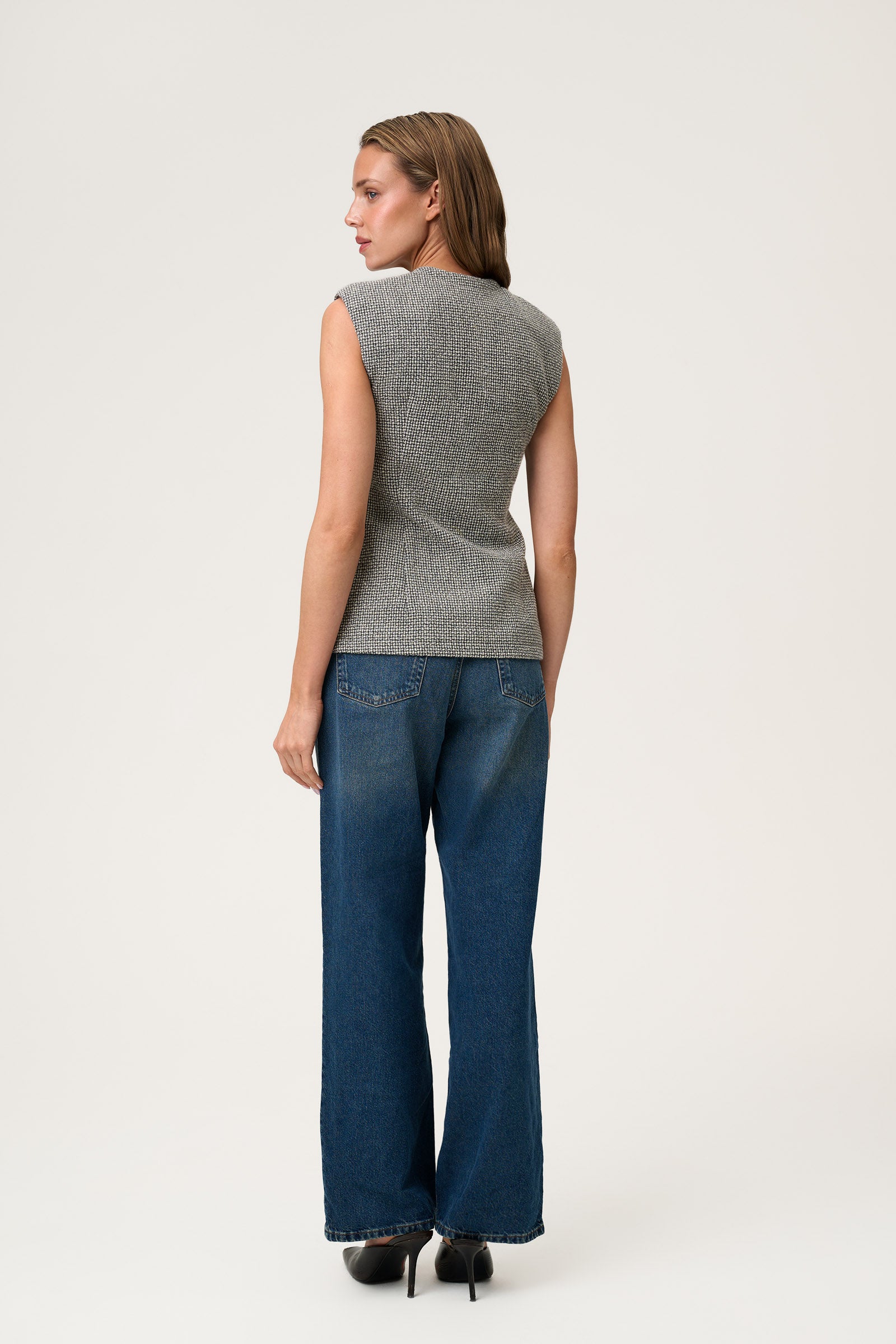 Vasto Vest image