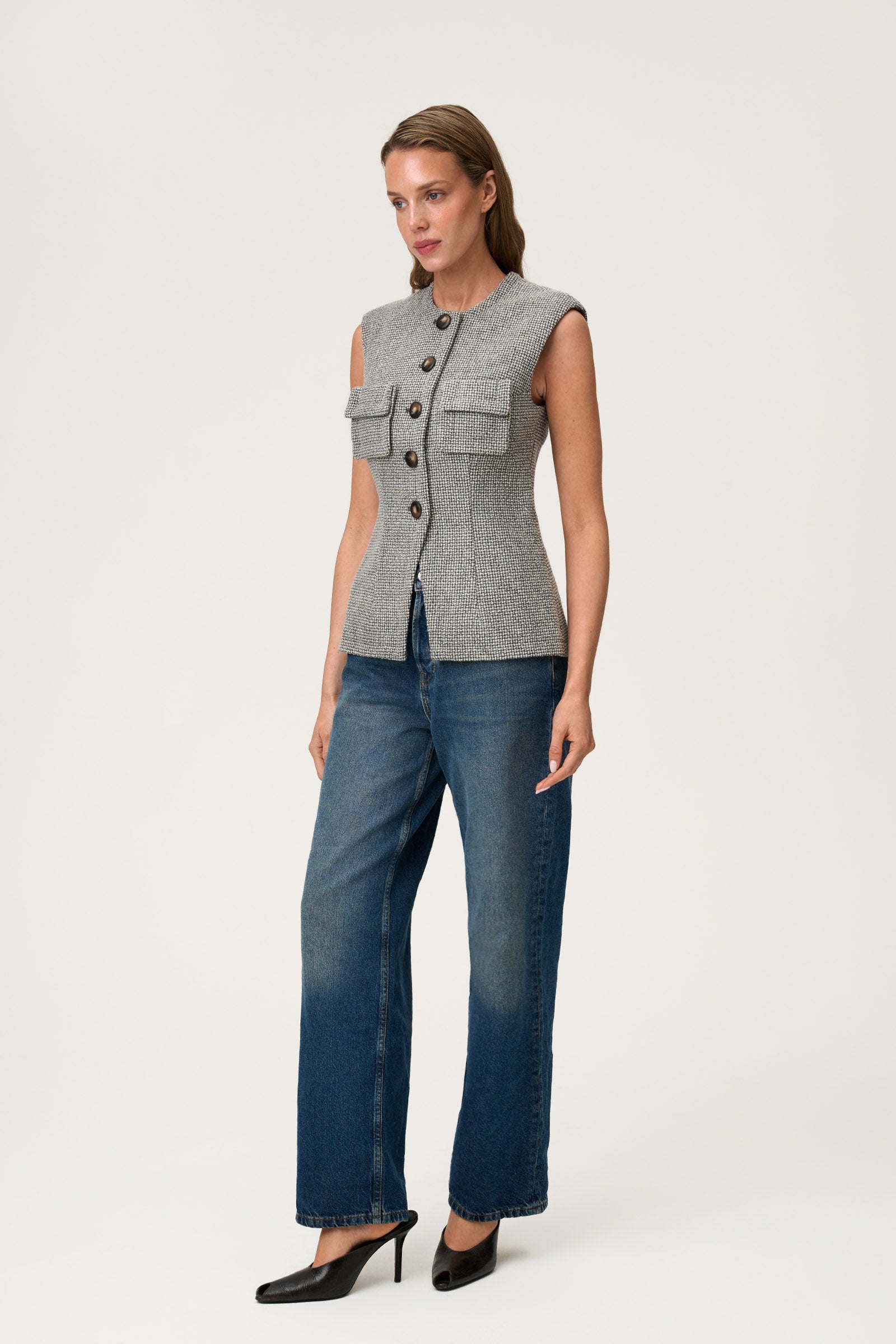 Vasto Vest image