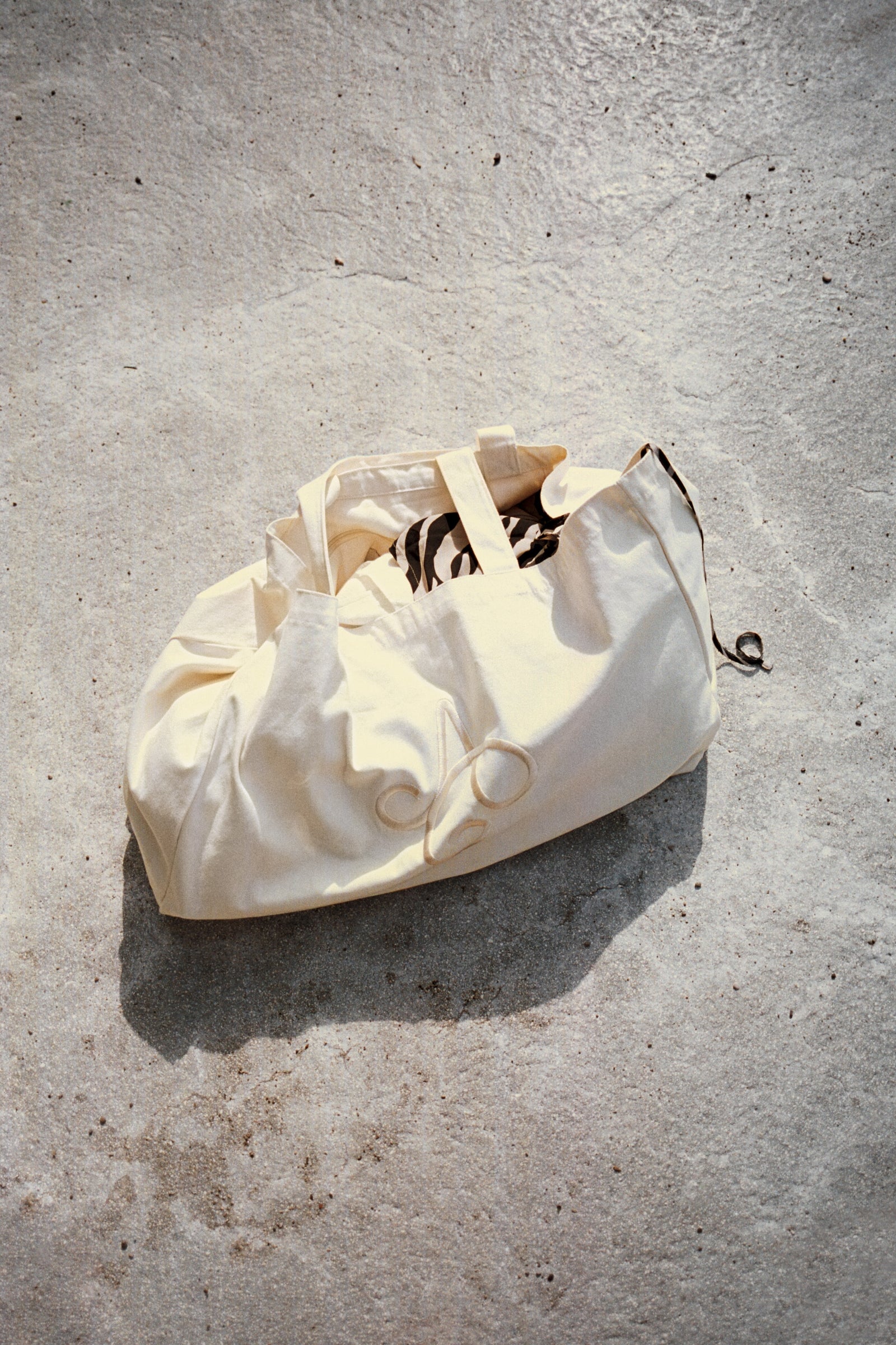 Porto Beach Tote image